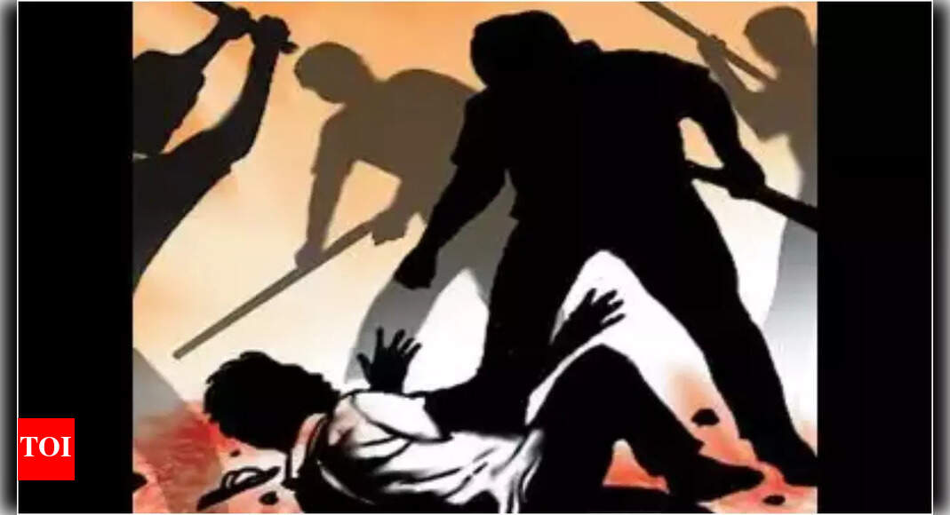 Delhi mason, 39, beaten to death by mob in train | India News