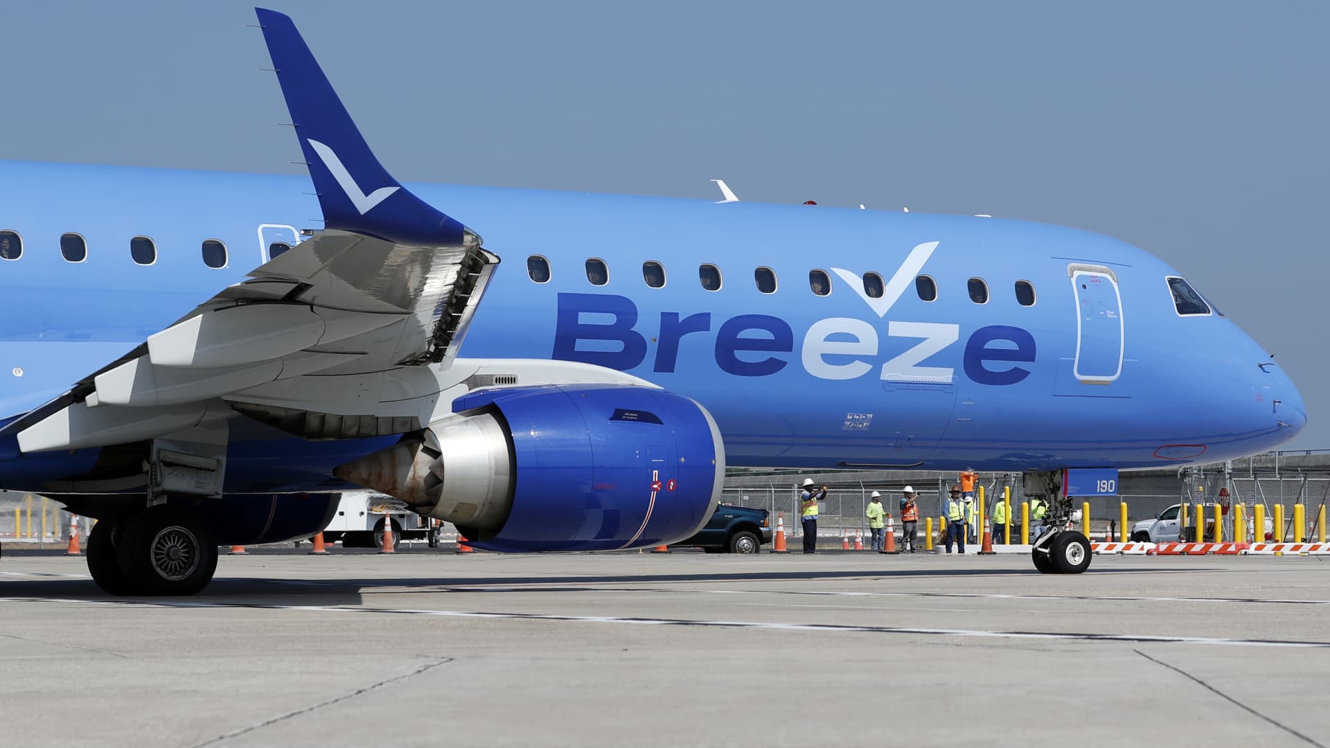 U.S. startup airline Breeze Airways plans first international flights